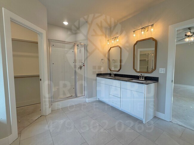 Building Photo - Bella Vista Single-Family Home- 2 Bed/ 2 B...