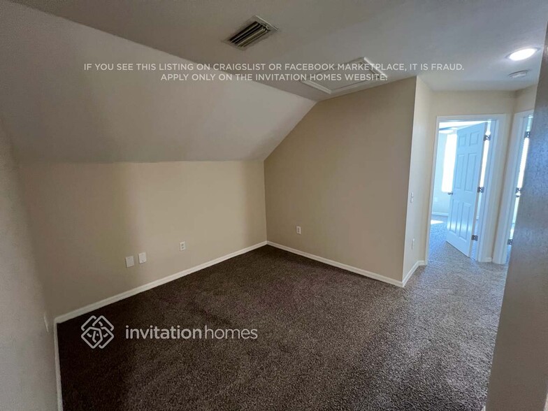 Building Photo - 7108 49th Pl E