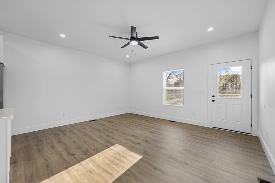 Building Photo - 214 E Morelia Ave