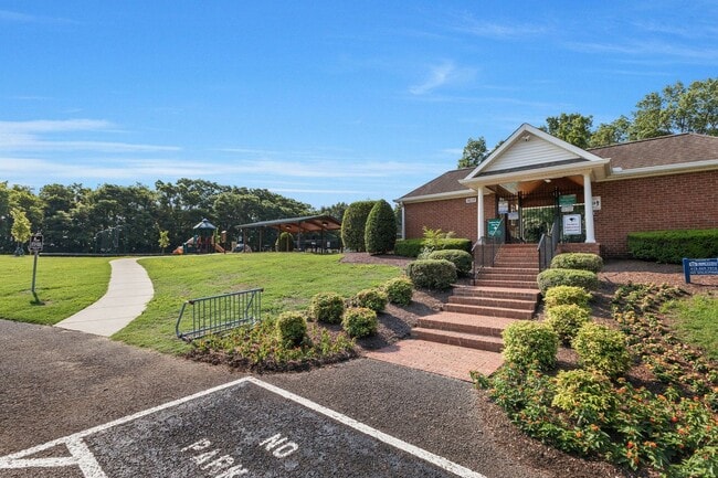 Building Photo - 415 Enclave Ct