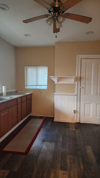 Building Photo - 4801 Sciota St