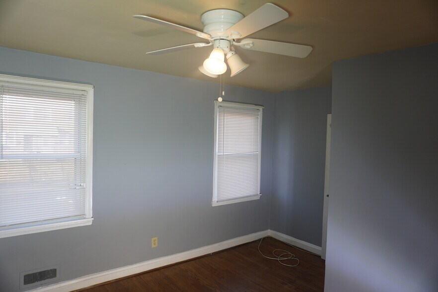 Building Photo - 3811 Lyndale Ave