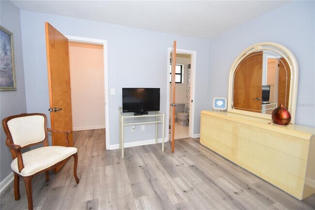 Building Photo - 18 Covington Ln