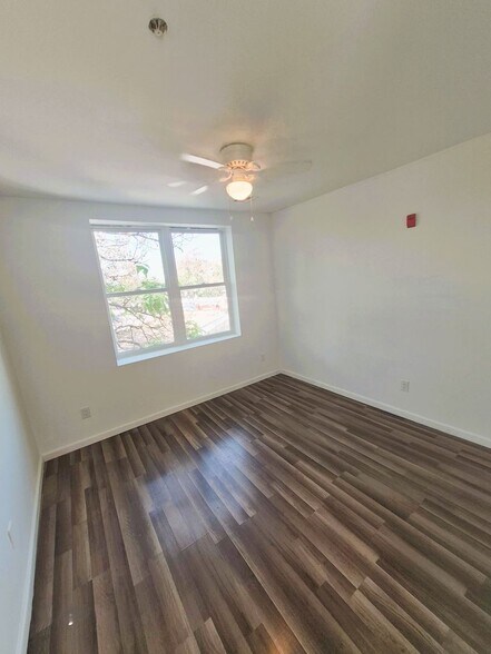 Building Photo - 2626-28 Ridge Ave