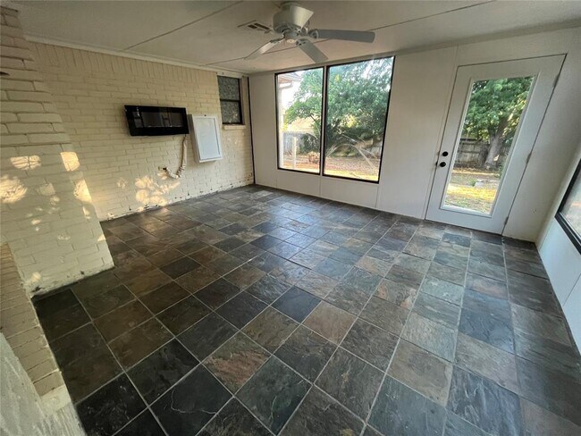 Building Photo - 1313 Brookhaven Dr