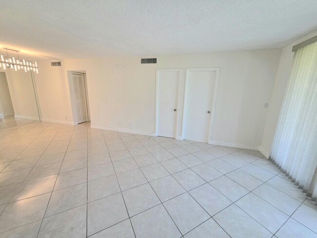 Building Photo - 3100 NE 48th Ct