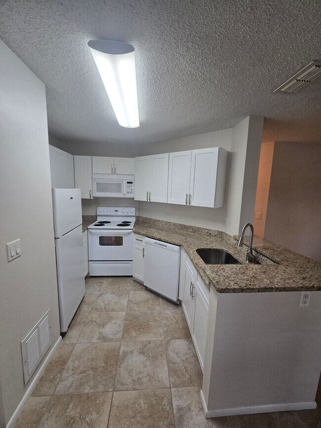 Building Photo - 2577 Grassy Point Dr
