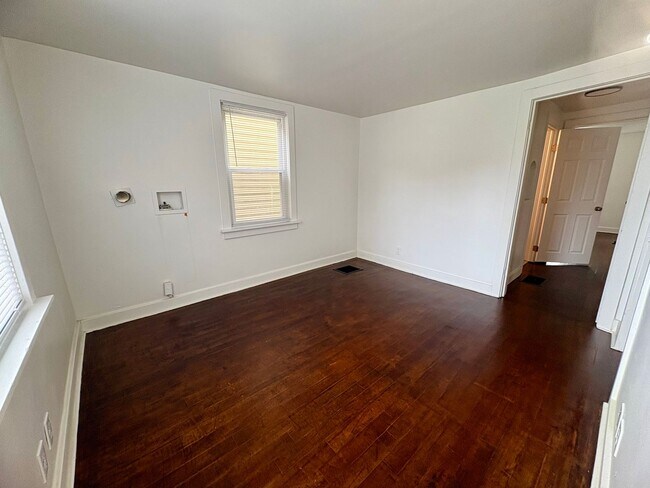 Building Photo - 2 Bedroom 2 Bathroom Home in Carlisle w/Bonus Rooms!