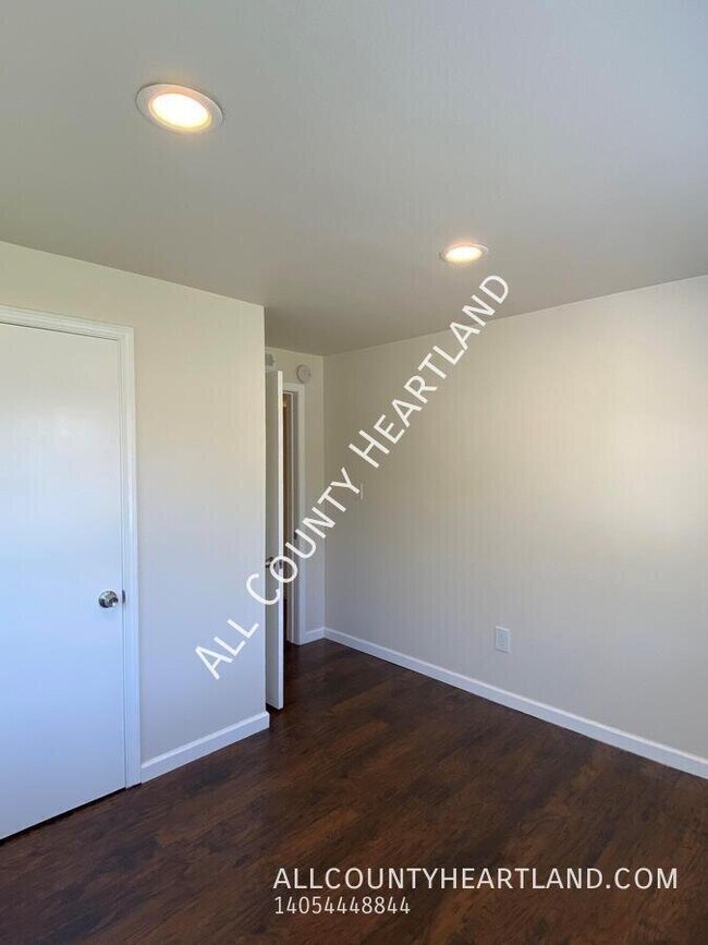 Building Photo - 1401 N Independence Ave