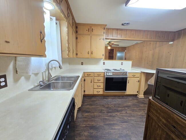 Building Photo - 516 Lehigh Pl