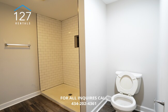Building Photo - 3 Bedroom Unit with Electric and Water Utilities Included!!