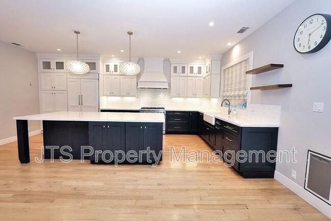 Building Photo - 809 Figueroa St