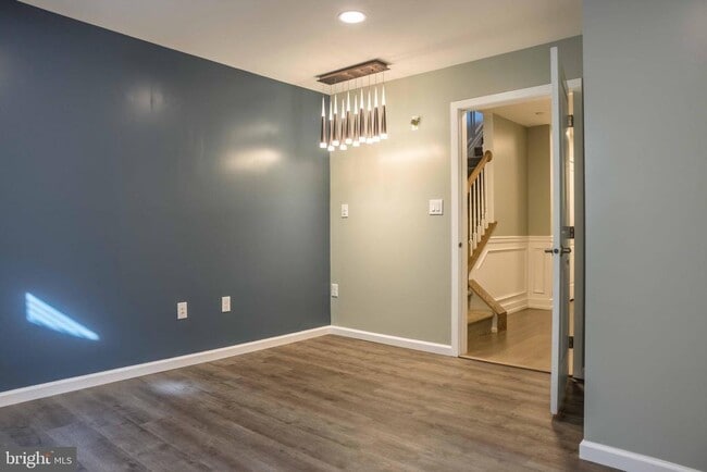 Building Photo - 1009 Lakeview Ct