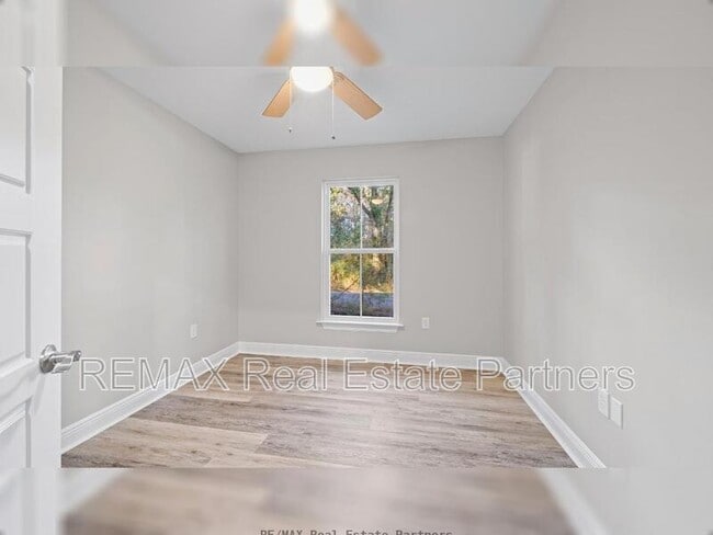 Building Photo - 15 Bellamy Ln