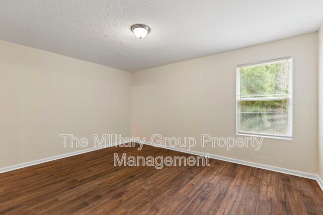 Building Photo - 1343 Pangola Dr