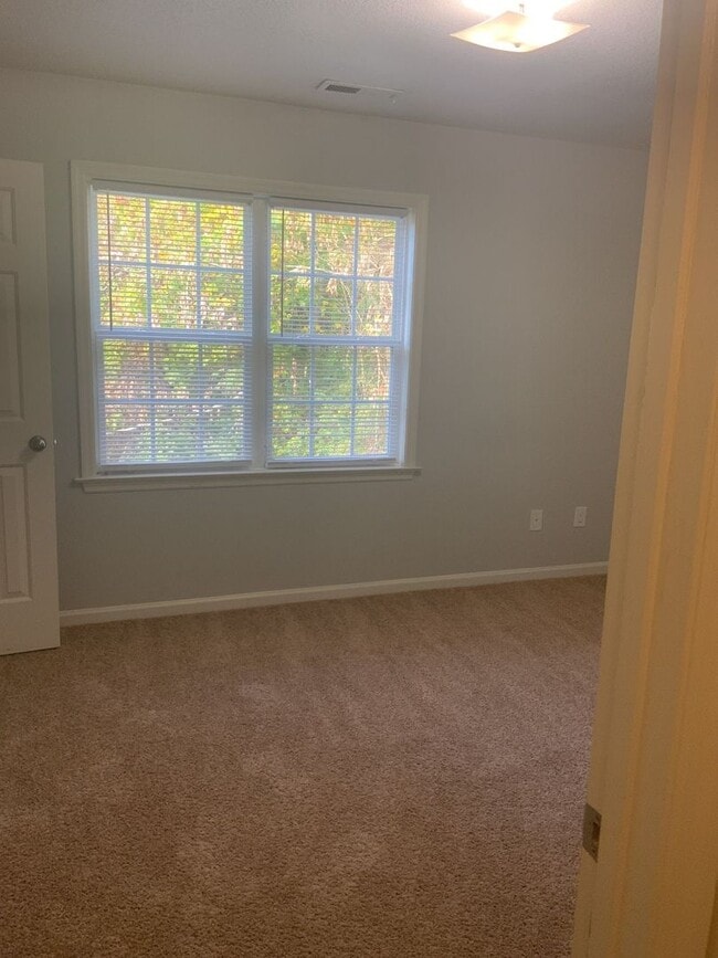 Building Photo - 27 E Doris Ave