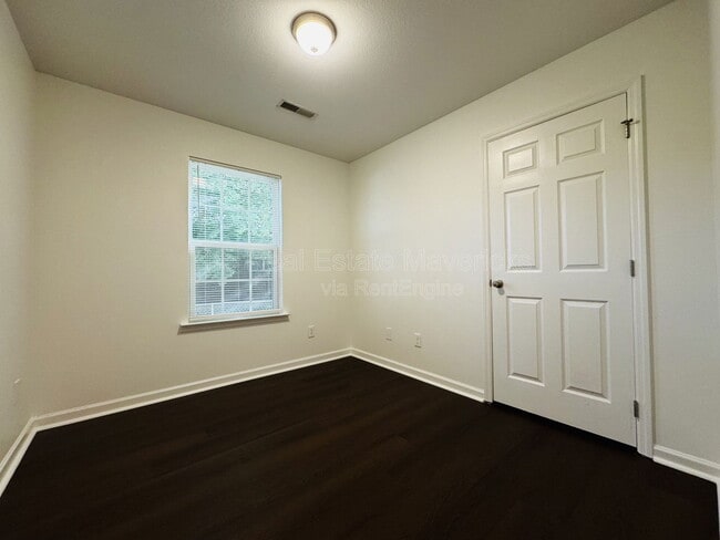 Building Photo - 4621 Kirkland Ave