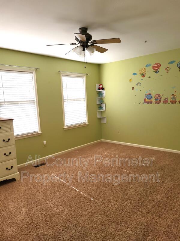 Building Photo - 501 Salem Woods Dr SE