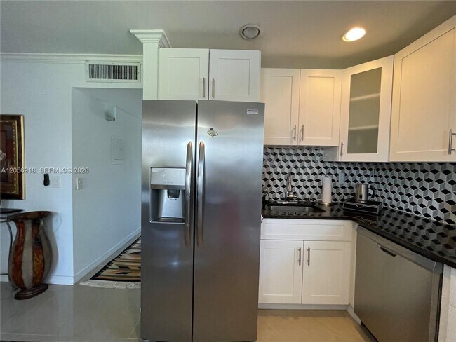 Building Photo - 899 Normandy Trail