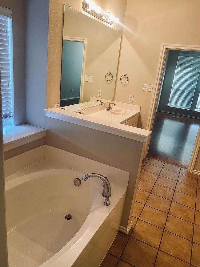 Building Photo - Gorgeous 3-Bedroom Home in Marine Creek Ra...