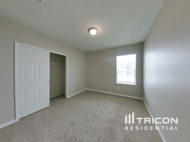 Building Photo - 13439 Palmera Vista Dr