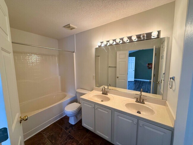 Building Photo - 204 Braelock Dr
