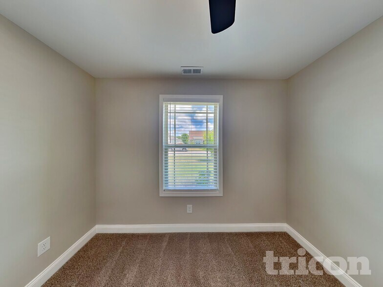 Building Photo - 223 Fieldstone Ln