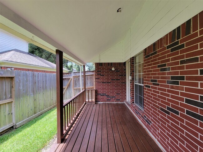 Building Photo - 2431 Edgewood Dr