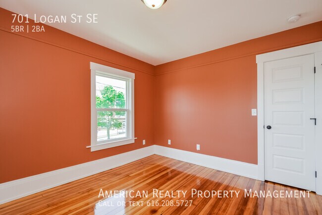 Building Photo - 701 Logan St SE