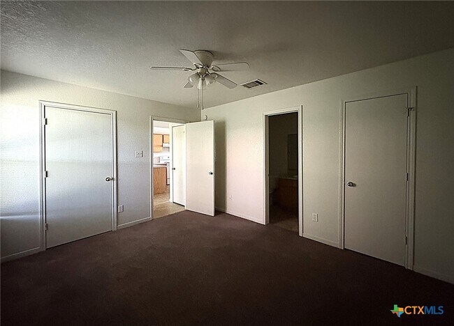 Building Photo - 2111 Jennifer Dr