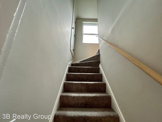 Building Photo - 3 br, 1.5 bath House - 8240 Royal Heights Dr.