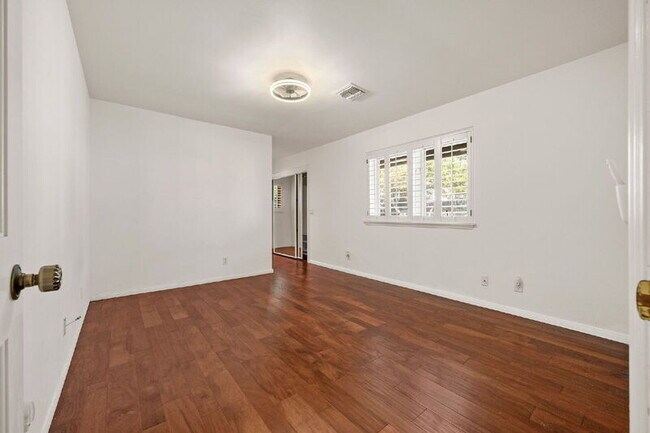 Building Photo - 18714 Bernardo Trails Dr