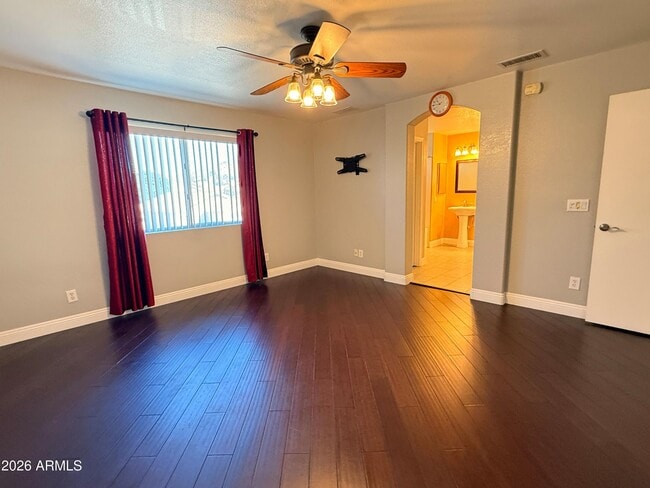 Building Photo - 6425 W Desert Hollow Dr