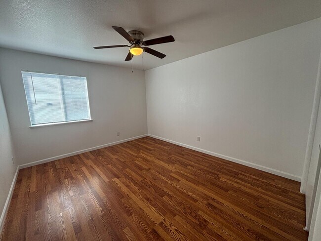 Building Photo - 813 Morton Ave