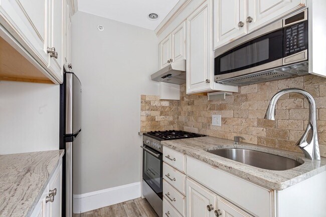 Building Photo - 600 Shirley St