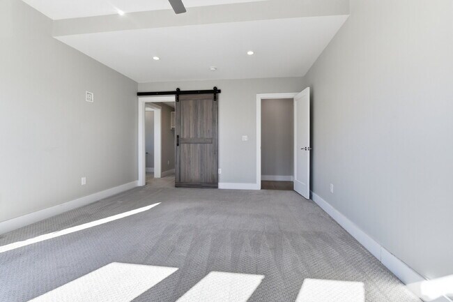 Building Photo - $5,640.95, $300 off the first month's rent, 4 Beds - 5 Bath, Townhouse in Denver with Office!