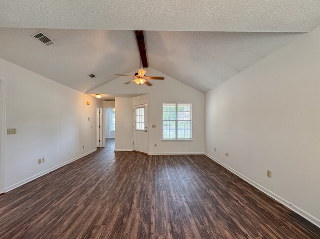 Building Photo - 7 Clayton Ln