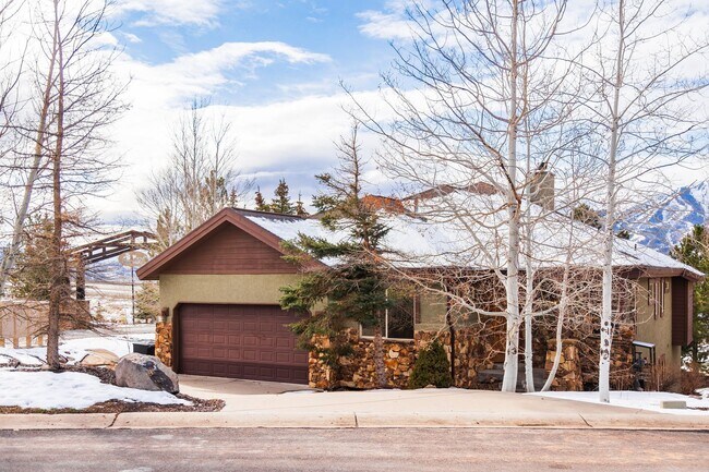 Building Photo - Freshly Renovated Deer Mountain Home for Rent NOW!