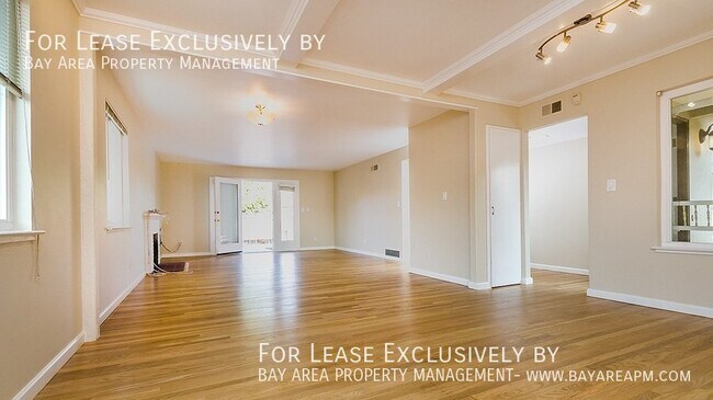 Building Photo - 826 Orange Ave