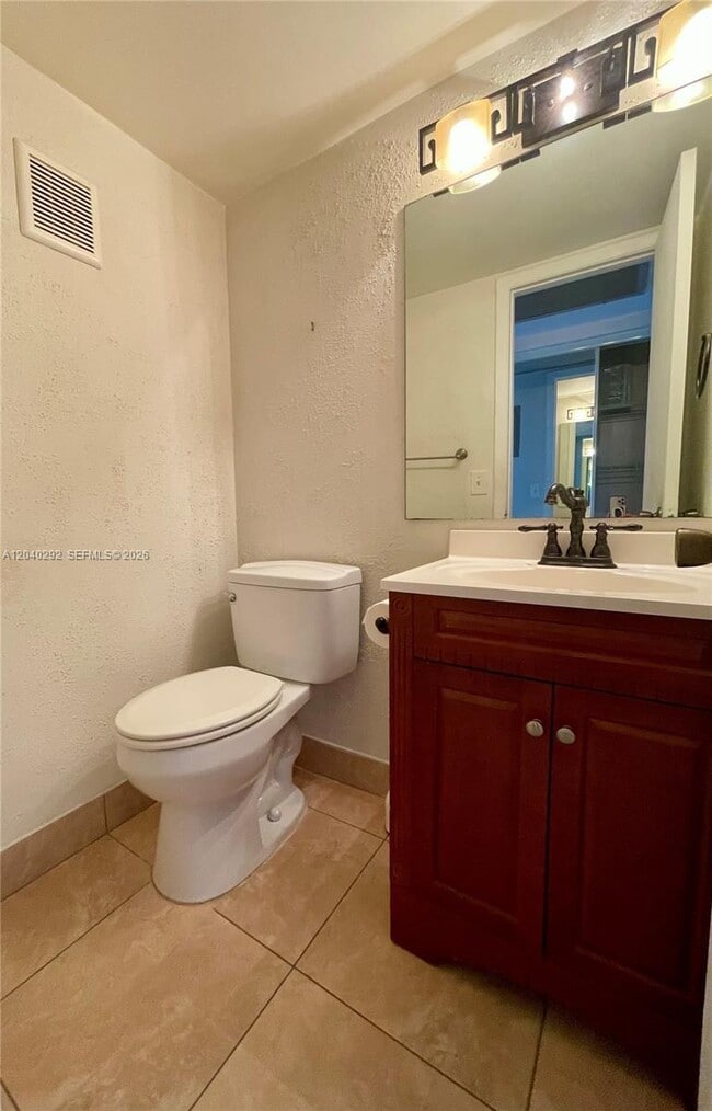 Building Photo - 4031 Harwood D