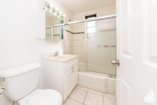Building Photo - 1 bedroom in Chicago IL 60645