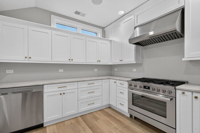 Building Photo - 240 S Brainard Ave