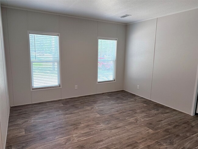 Building Photo - 1032 Meridian