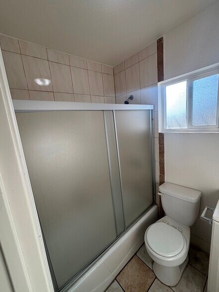 Building Photo - 1214 1/2 W 90th Pl