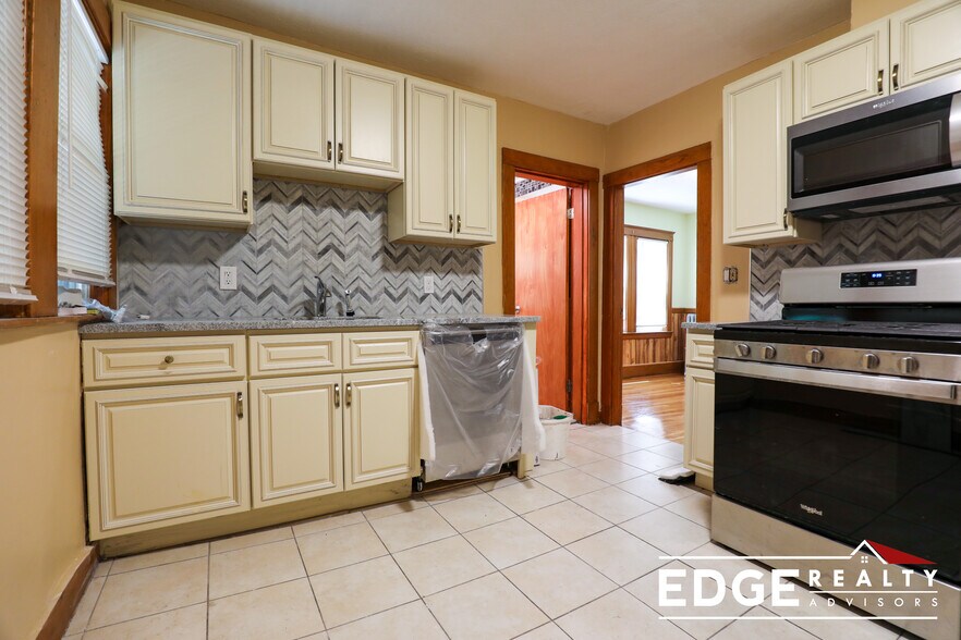 Building Photo - 33 Wilson Park