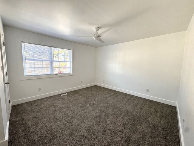 Building Photo - Completely Remodeled 2BR/1.5BA Townhome – City Convenience!