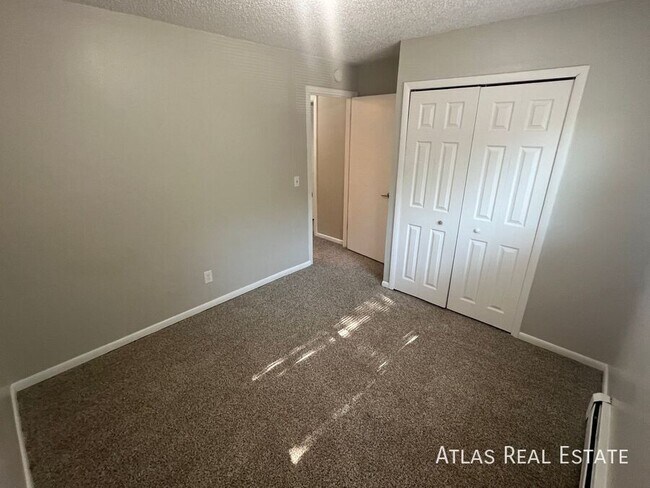 Building Photo - 405 St Vrain Pl