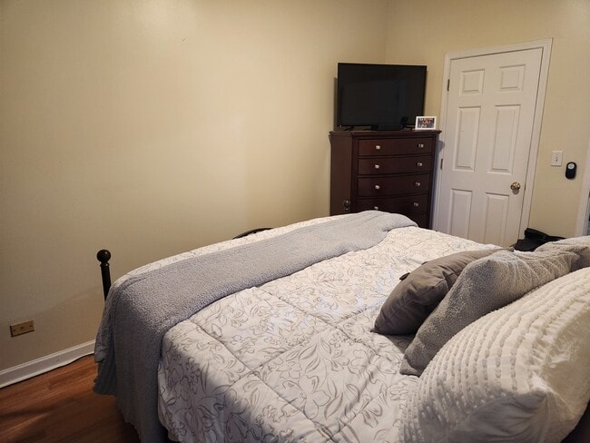 Building Photo - 100 Lesley Ln