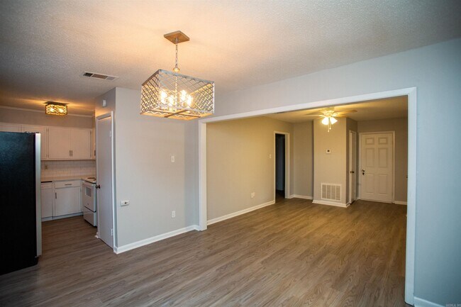 Building Photo - 307 Trumpler St