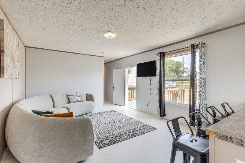 Building Photo - 930 County Rd 3390